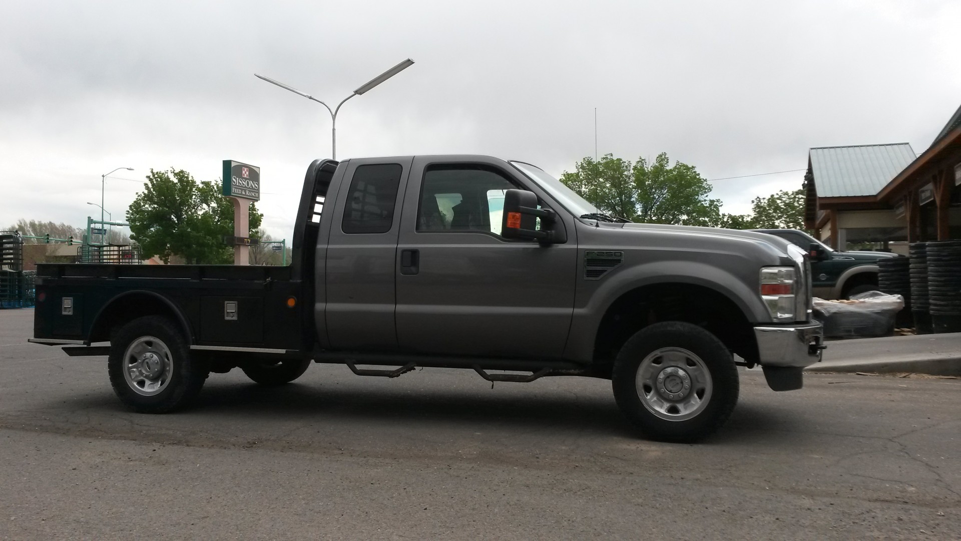 2009 F250 Flatbed Truck