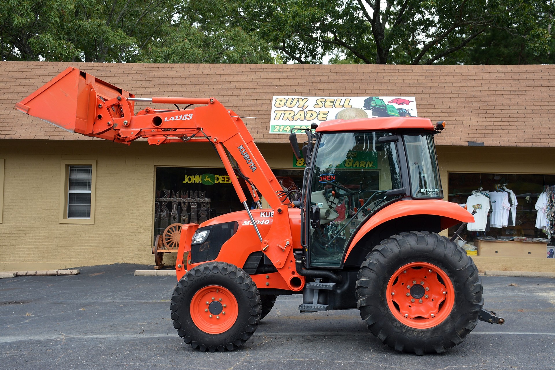 KUBOTA M5040 CAB AIR/HEAT TRACTOR, 4X4, KUBOTA LA1153 LOADER!